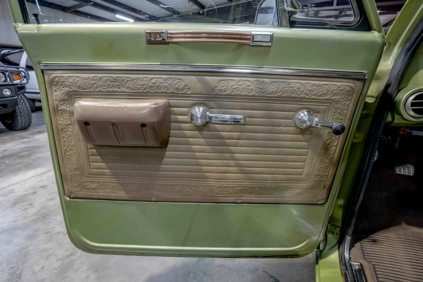 1969-GMC-C10-Green-A19436-44.jpg